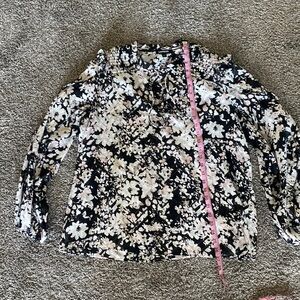 Blouse with beautiful bell sleeves!